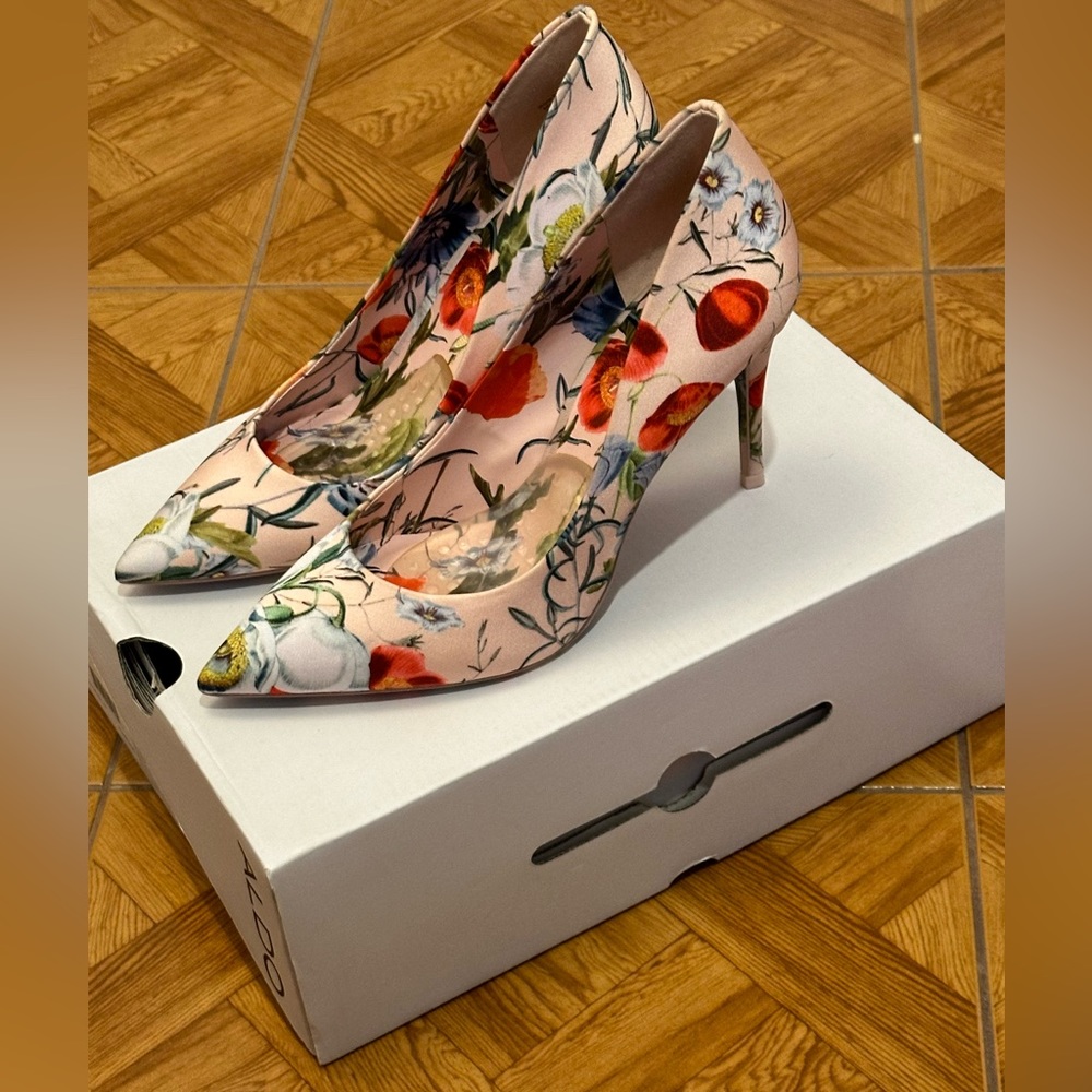 Aldo shoe size 7.5. Used , but in mint condition.